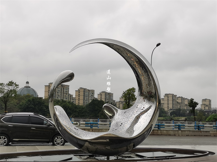 重庆沙坪坝区邦泰锦宸地产镜面雕塑