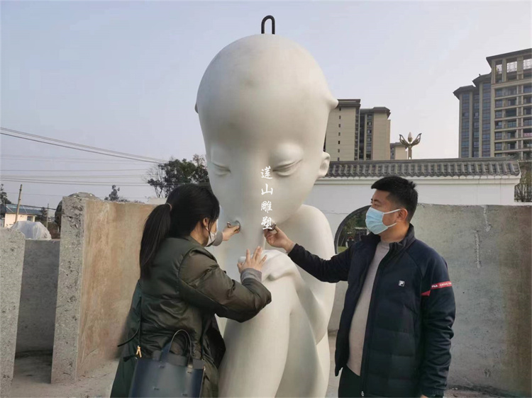 重庆大足GRC抽象人物雕塑