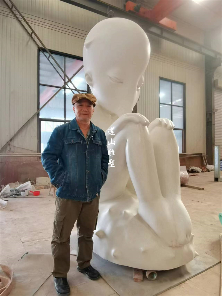 重庆大足GRC抽象人物雕塑