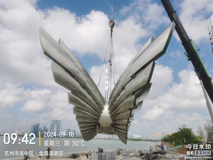 江苏苏州金鸡湖右岸客厅不锈钢雕塑